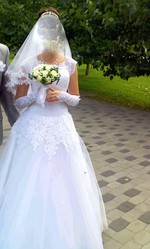 Продам белое свадебное платье,  1700 грн вместо 5000,  размер: 42-50