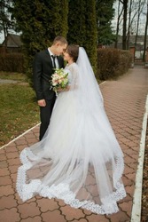 Шикарное свадебное платье со шлейфом Не Дорого!!!