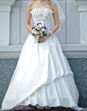 Свадебное платье S/M цвет айвори со шлейфом